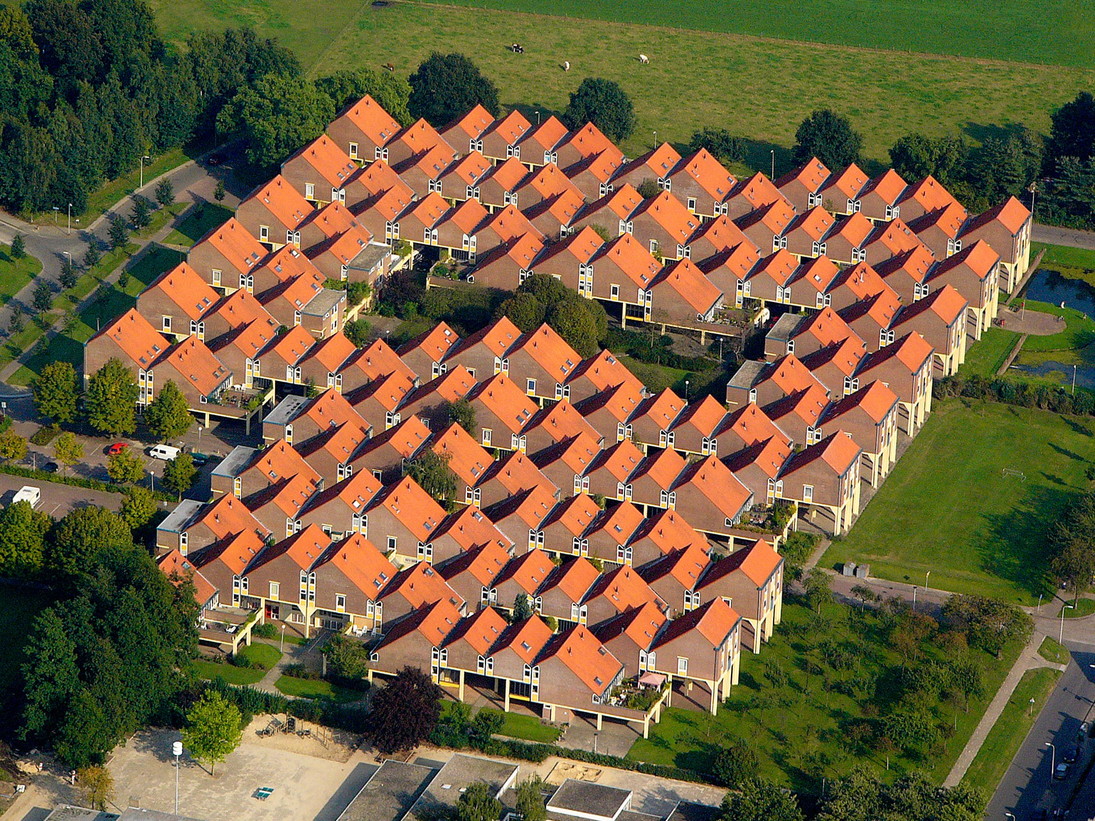 Кубические дома Пита Блома в Хелмонде